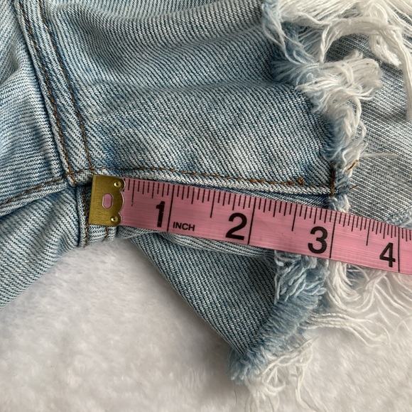 Abercrombie A&F Women’s Mid Rise Curve Love Boyfriend Cut Off Thrashed Shorts 00 - Picture 9 of 9